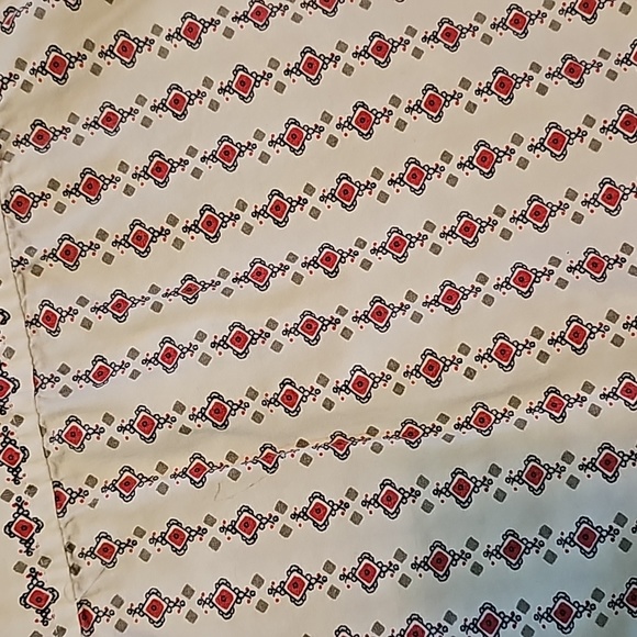 Old Navy Button down shirt, Size 2T Boys.  Pinkish red and white shirt. - Picture 6 of 7